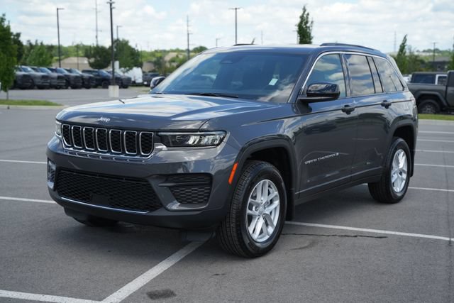 New 2026 Jeep Grand Cherokee Laredo w/ Trailer Tow Package AWD/4WD image 3