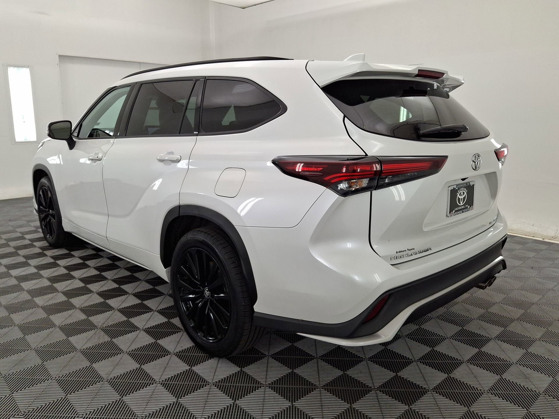 Used 2024 Toyota Highlander XSE AWD/4WD image 22