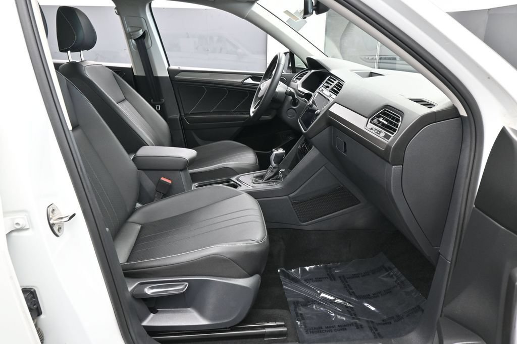 Used 2023 Volkswagen Tiguan SE FWD image 43