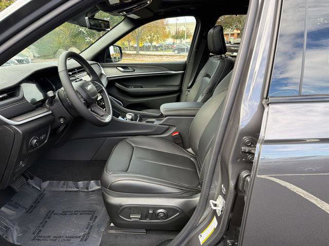 New 2025 Jeep Grand Cherokee Limited image 7