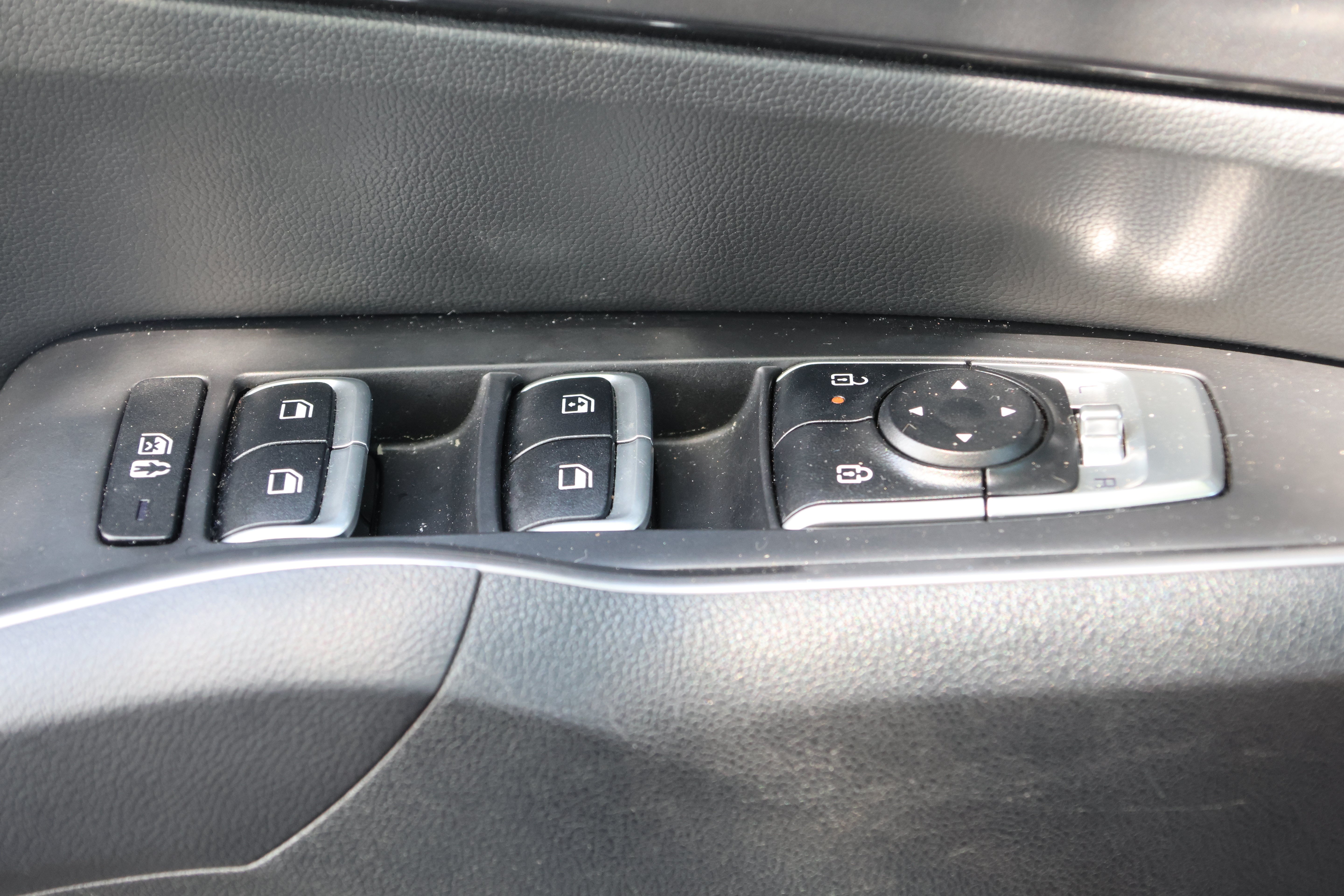 Used 2025 Kia Sorento S w/ Panoramic Sunroof Package FWD image 13