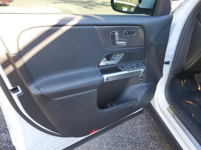 Used 2021 Mercedes-Benz GLB 250 4MATIC image 19