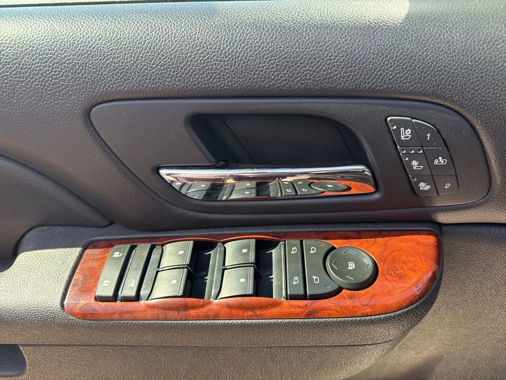 Used 2012 Chevrolet Avalanche LTZ image 9