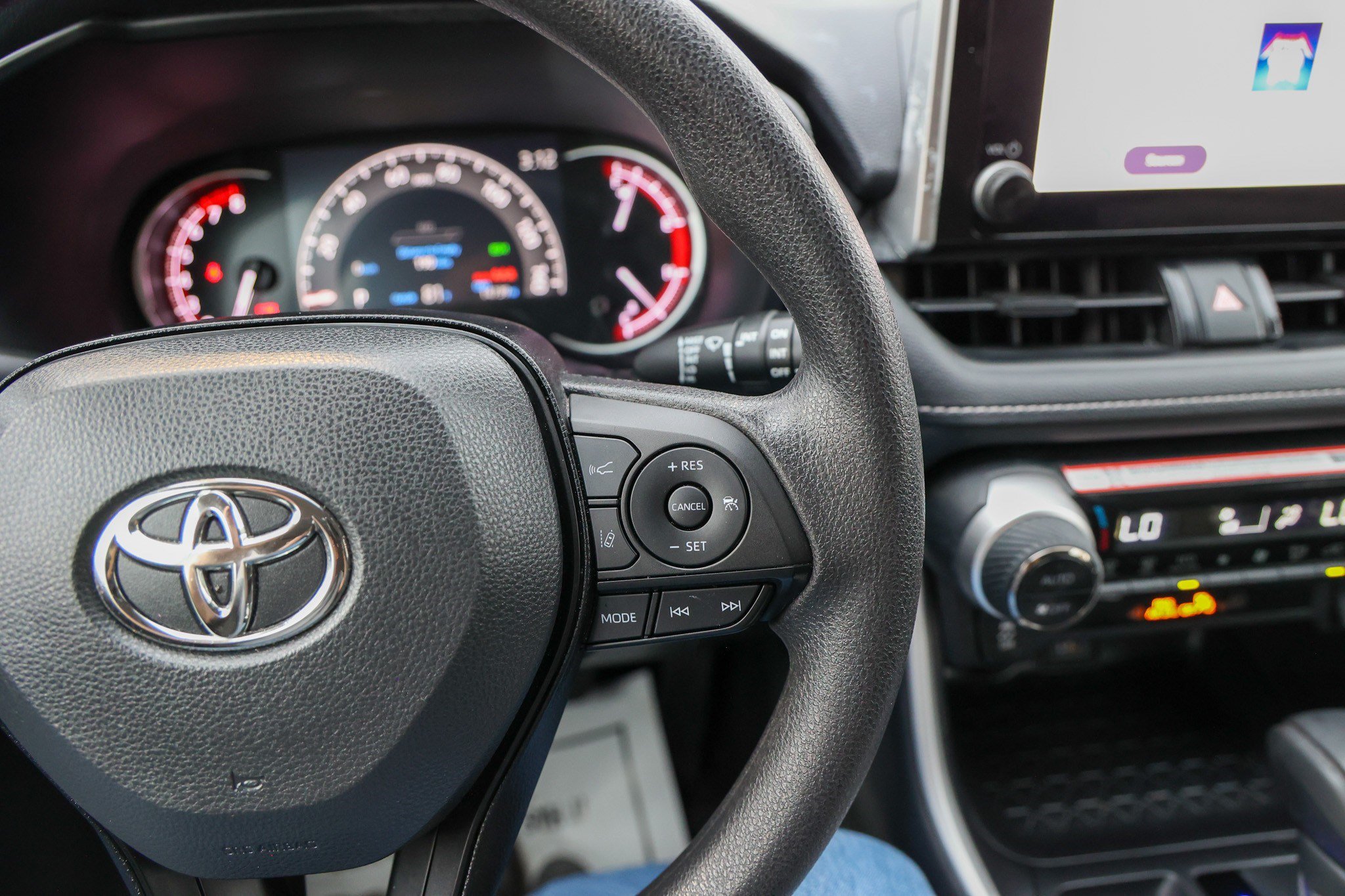 Certified 2025 Toyota RAV4 XLE FWD image 18