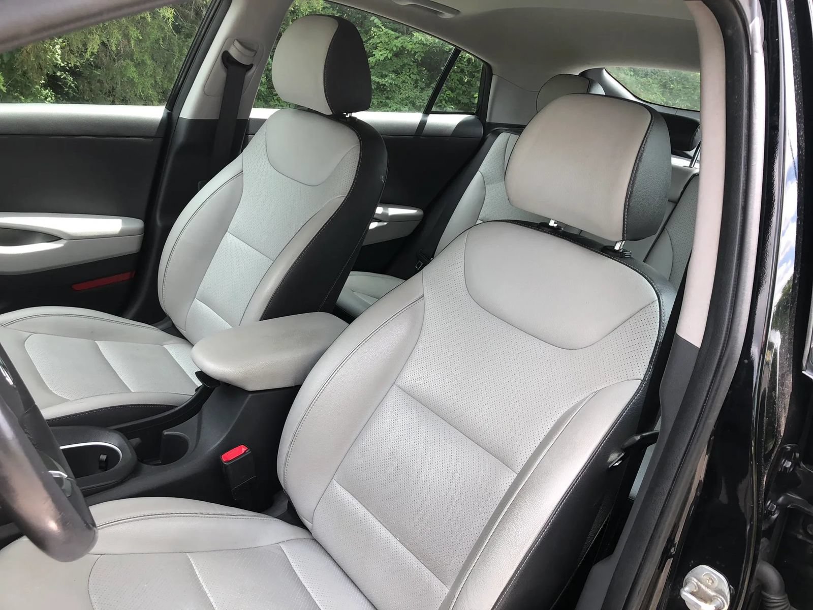 Used 2022 Hyundai Ioniq Limited FWD image 12