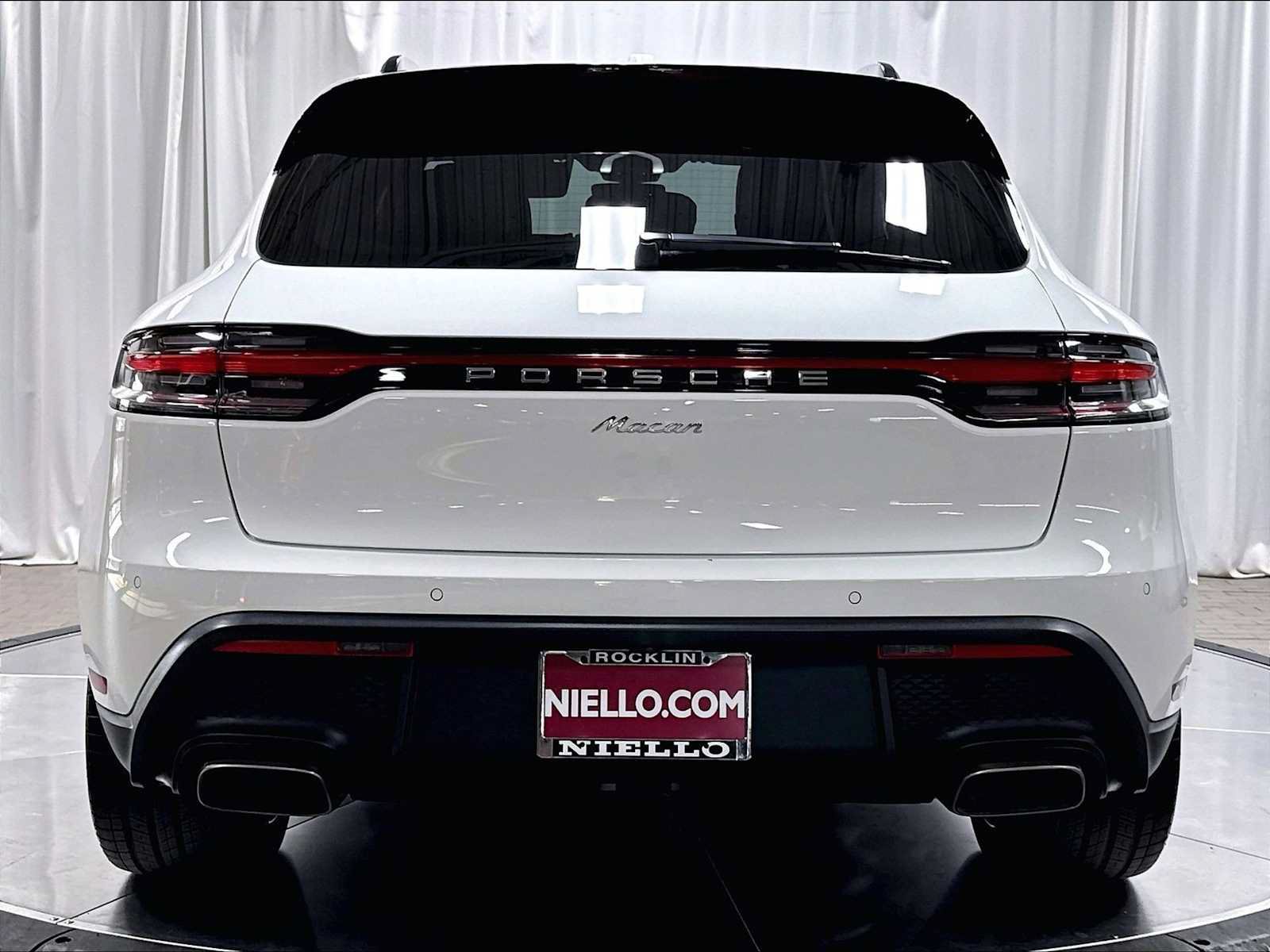 Used 2026 Porsche Macan AWD/4WD image 9