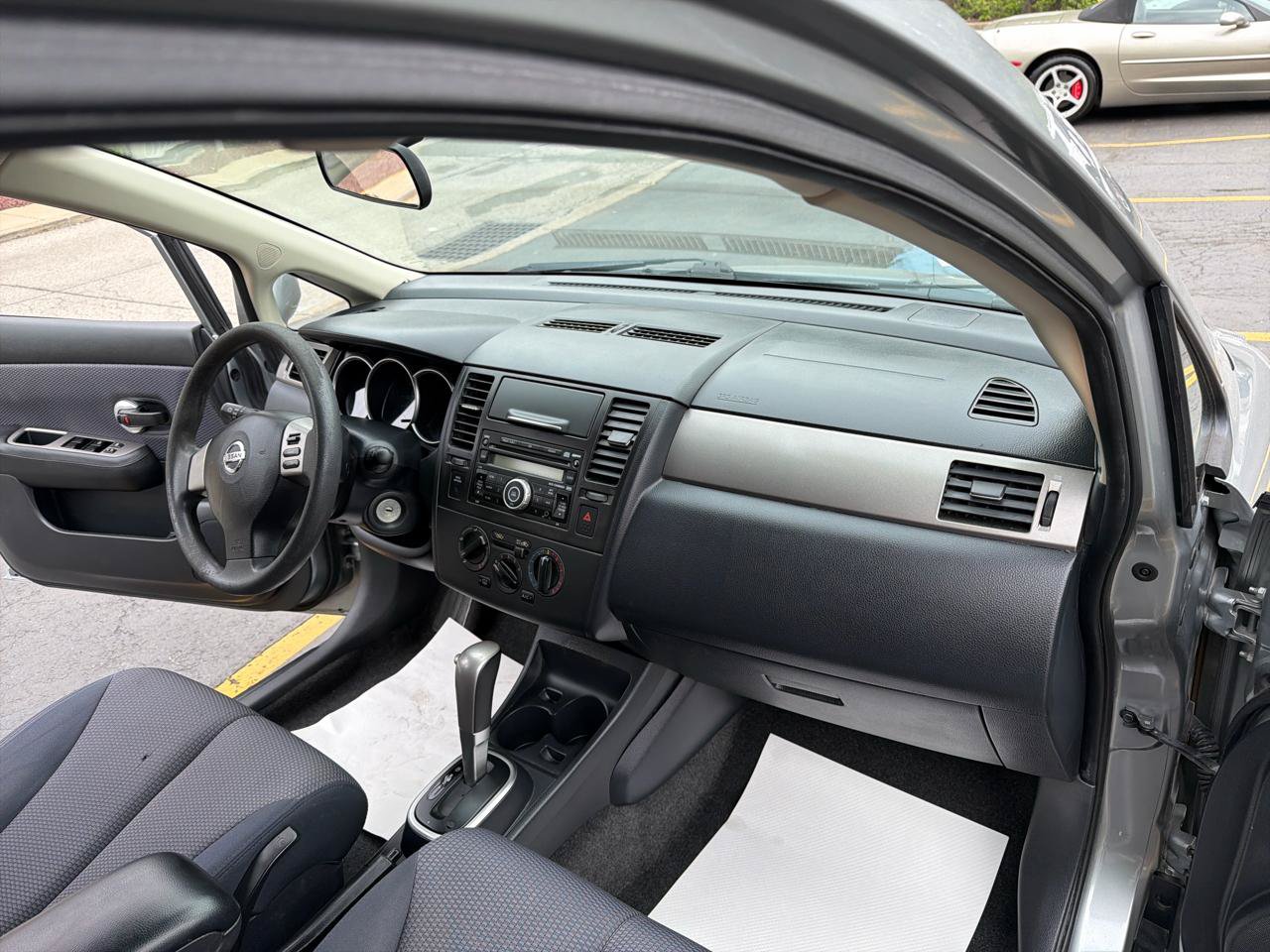 Used 2008 Nissan Versa Hatchback FWD image 25