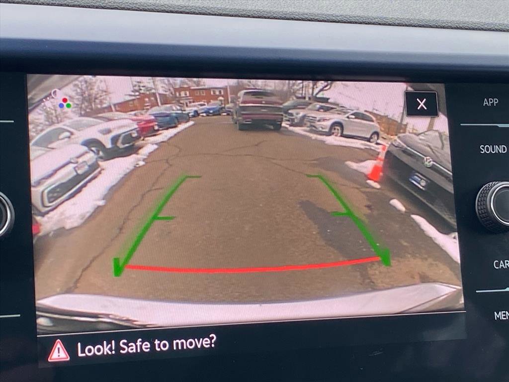 Used 2024 Volkswagen Taos SE w/ Panoramic Sunroof Package image 17