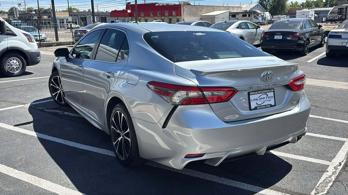 Used 2018 Toyota Camry SE w/ Convenience Package FWD image 5