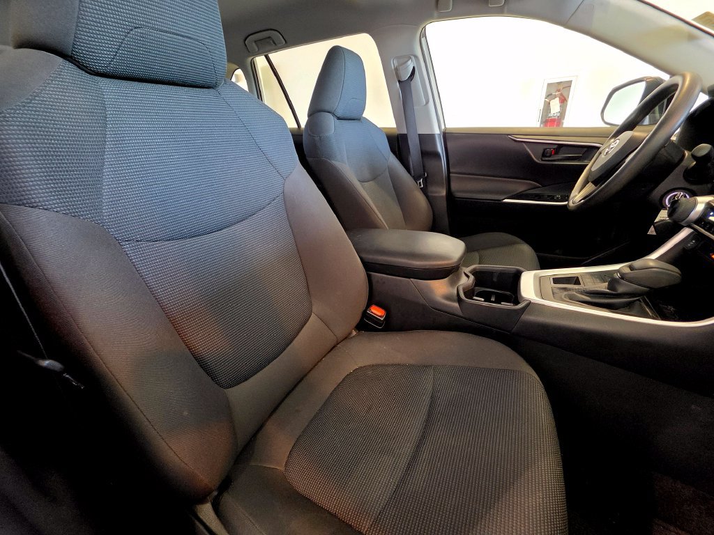 Used 2025 Toyota RAV4 LE AWD/4WD image 35