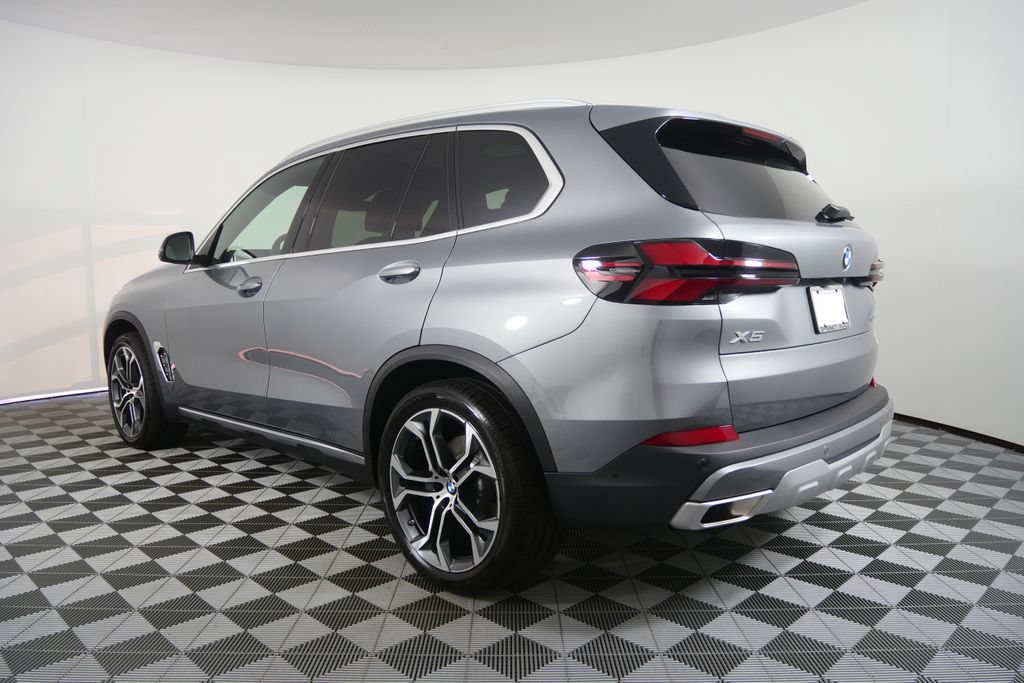 Certified 2026 BMW X5 xDrive40i AWD/4WD image 3
