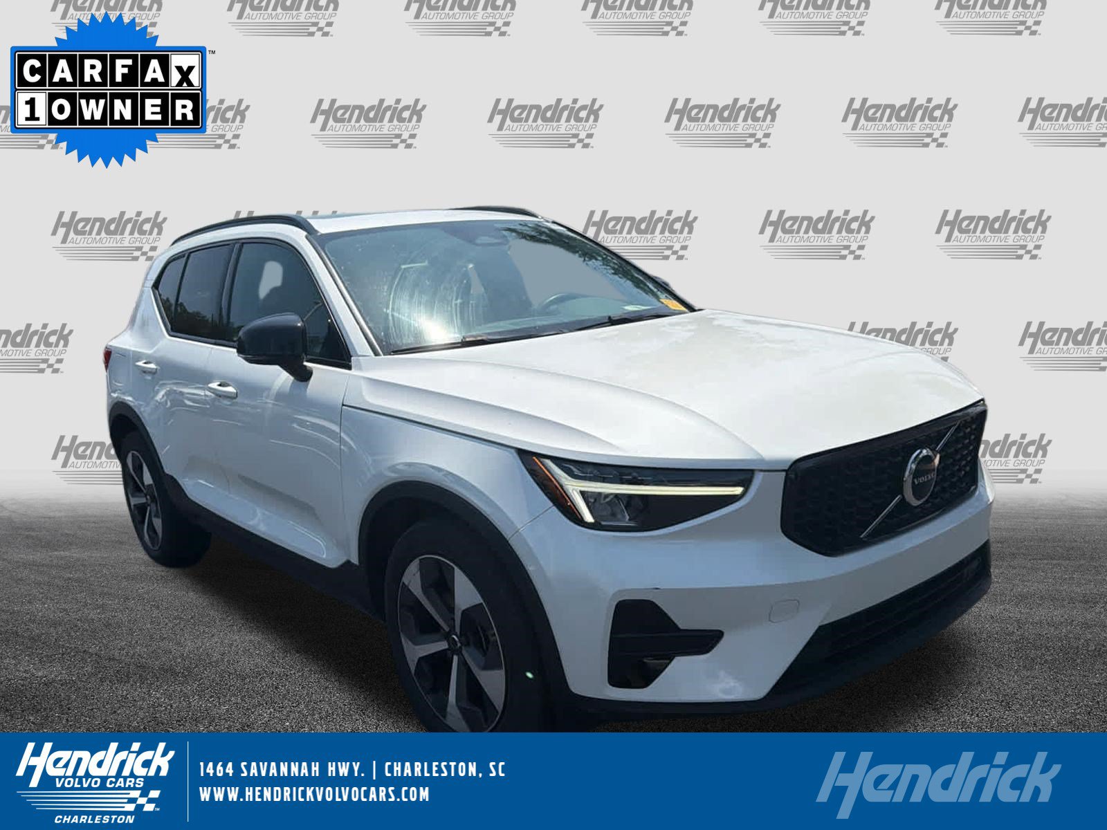 Used 2024 Volvo XC40 B5 Core AWD/4WD image 1
