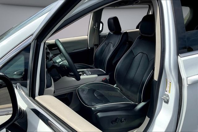 Used 2023 Chrysler Pacifica Limited image 20