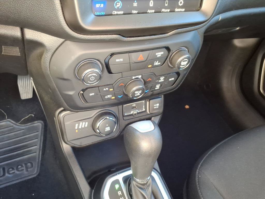 Used 2023 Jeep Renegade Latitude AWD/4WD image 31