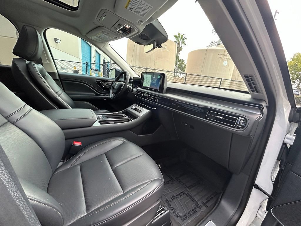 Used 2026 Lincoln Aviator 2WD w/ Jet Appearance Package image 34