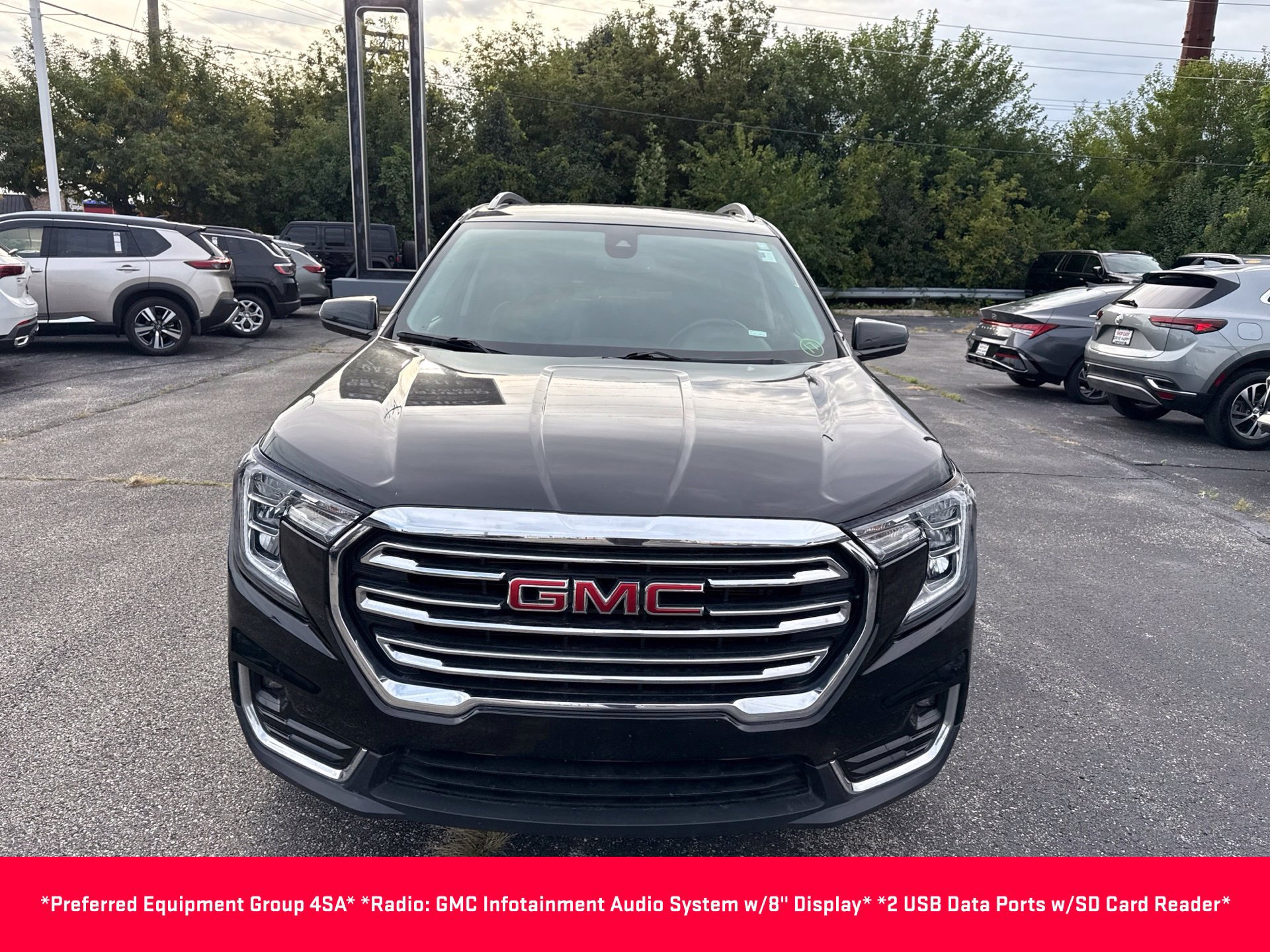 Used 2024 GMC Terrain SLT FWD image 2
