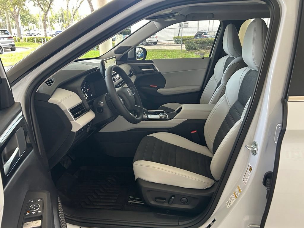 New 2026 Mitsubishi Outlander SE FWD image 5