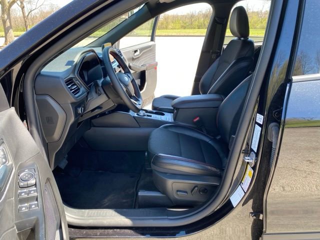 Used 2025 Ford Escape ST-Line AWD/4WD image 16