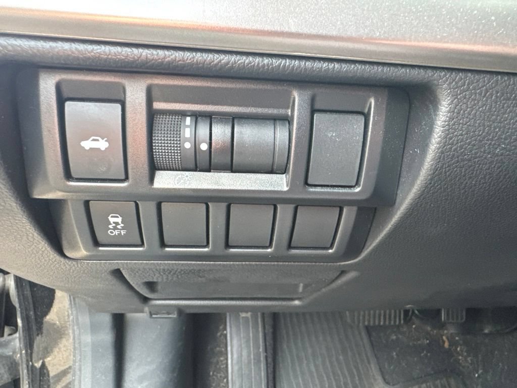 Used 2015 Subaru Legacy 2.5i Premium AWD/4WD image 14