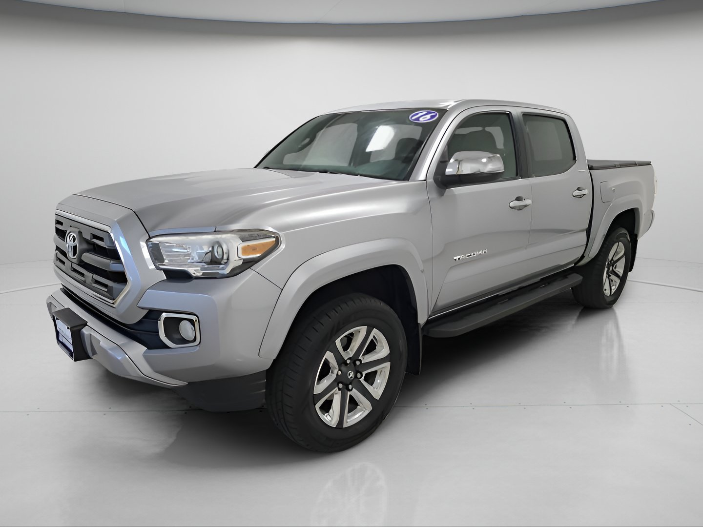 Used 2016 Toyota Tacoma Limited w/ Towing Package AWD/4WD image 3