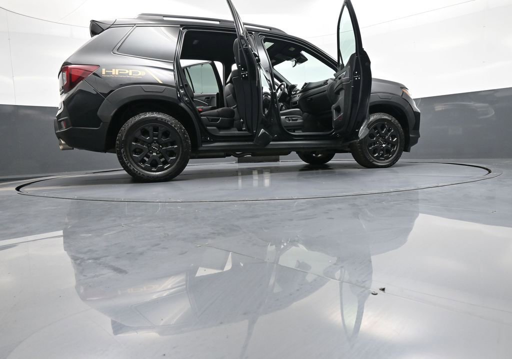 Certified 2023 Honda Passport TrailSport image 48