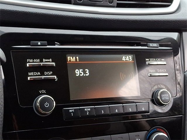 Used 2016 Nissan Rogue S image 18