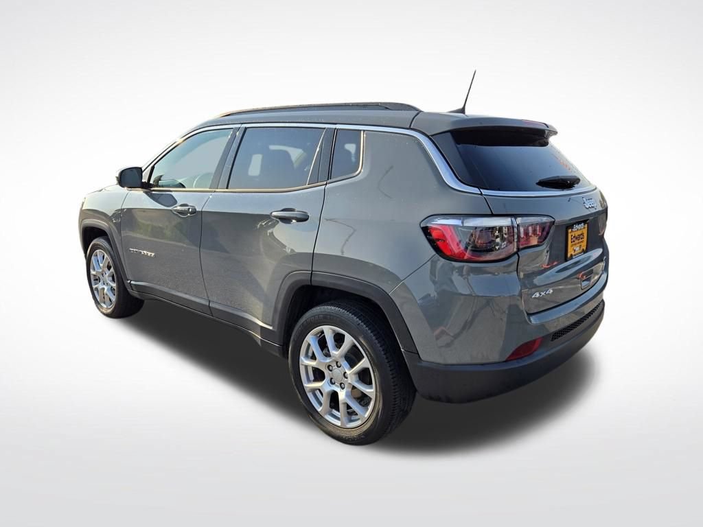 Used 2023 Jeep Compass Latitude AWD/4WD image 5