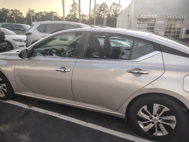 Used 2024 Nissan Altima 2.5 S FWD image 13