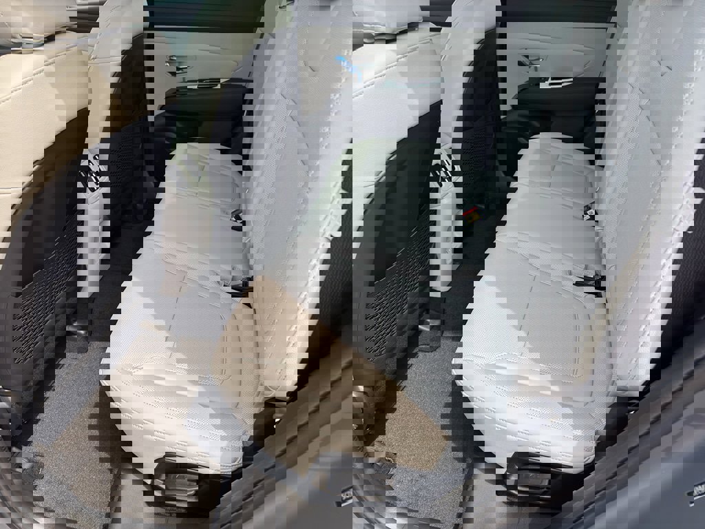 New 2025 Hyundai Tucson Limited image 16