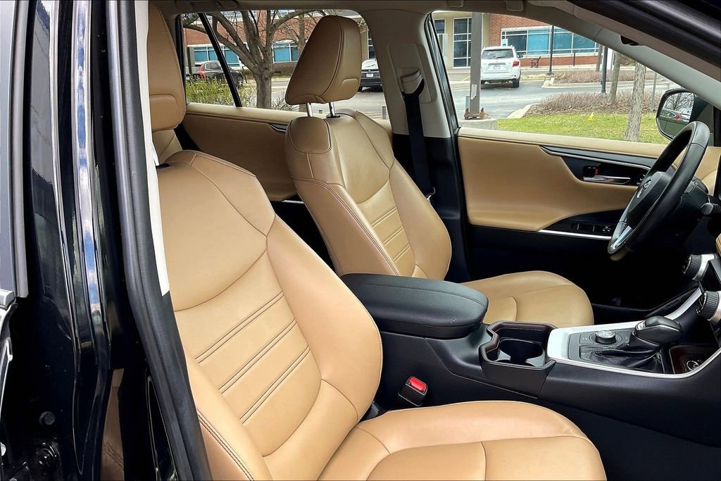 Used 2019 Toyota RAV4 Limited AWD/4WD image 7