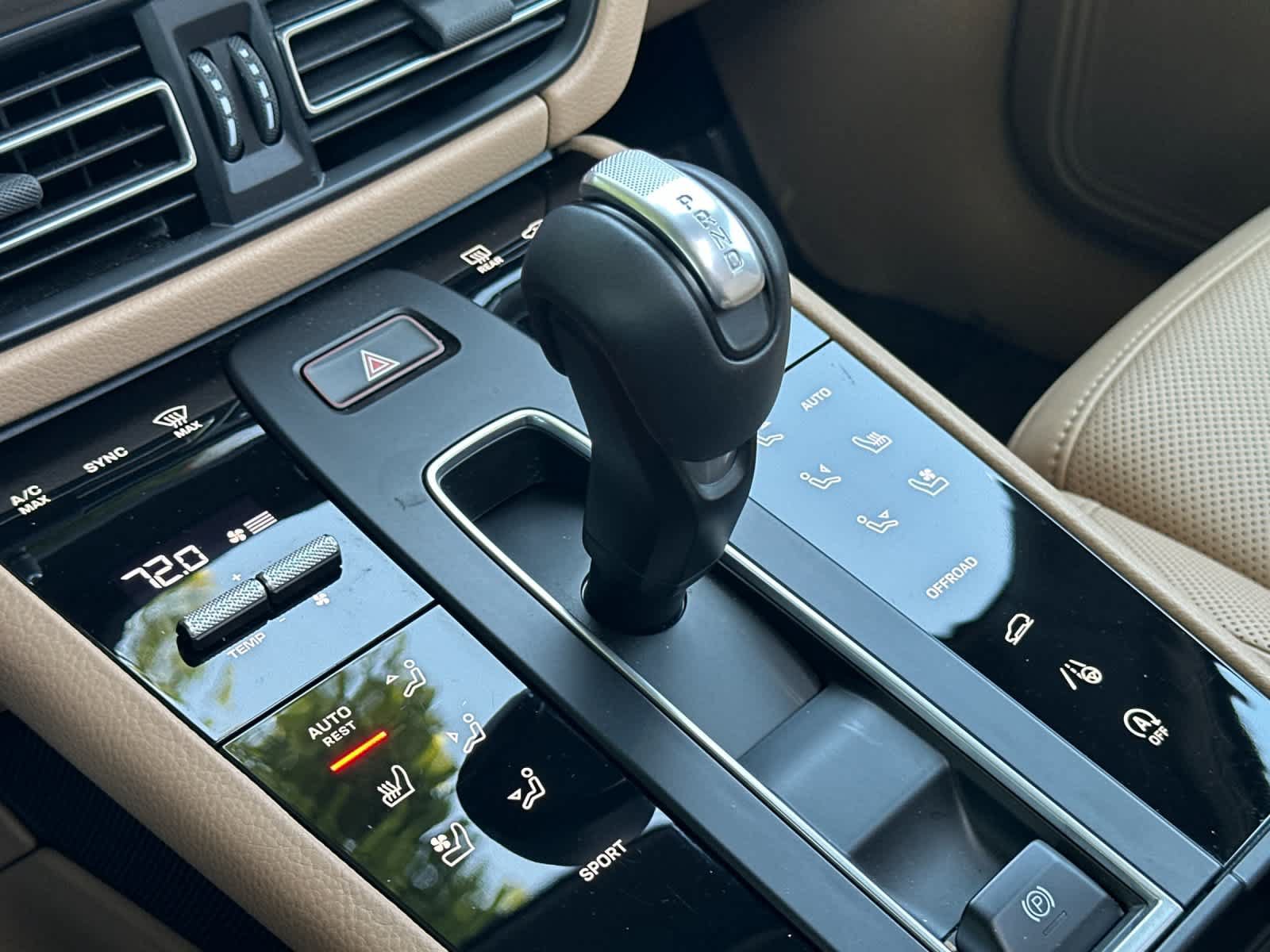 Certified 2025 Porsche Macan AWD/4WD image 24