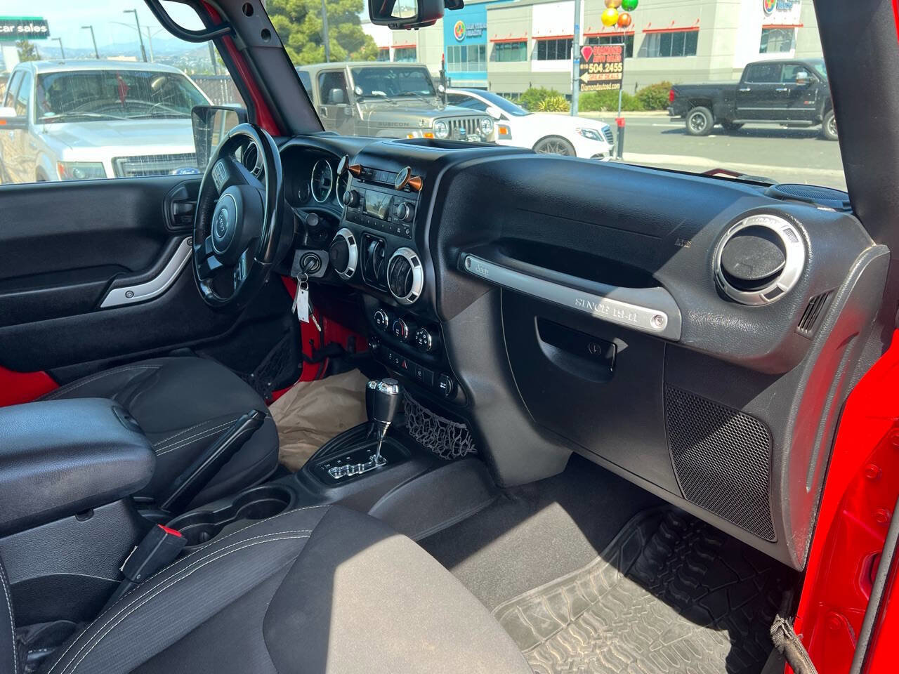 Used 2017 Jeep Wrangler Rubicon w/ Power Convenience Group image 15