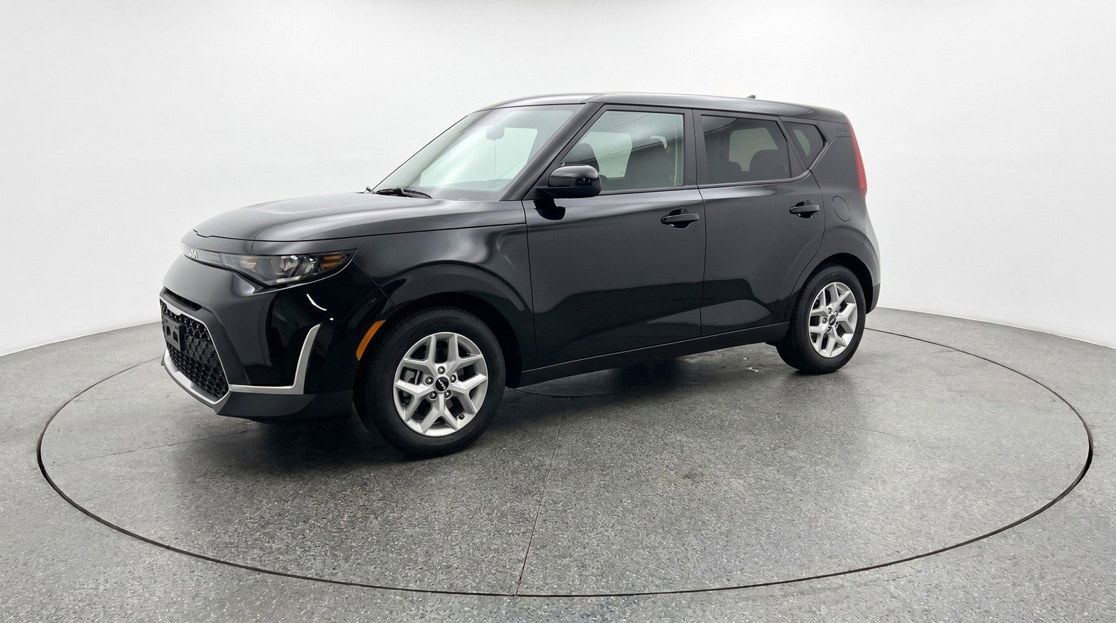 Used 2025 Kia Soul LX w/ LX Technology Package FWD image 3
