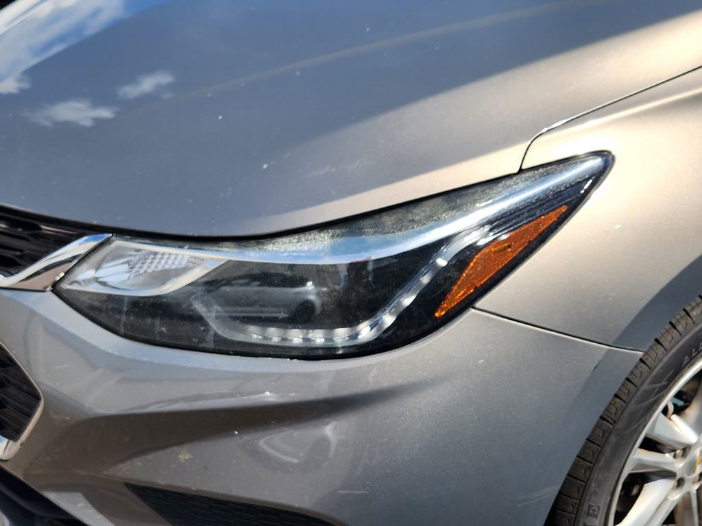 Used 2018 Chevrolet Cruze LT FWD image 5