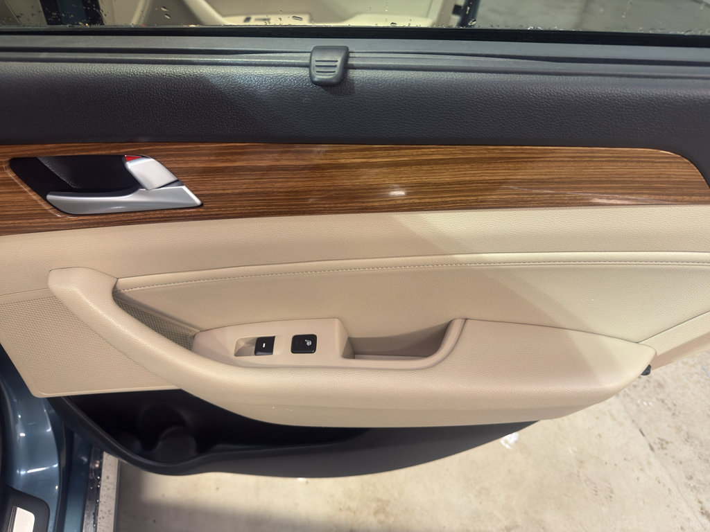 Used 2015 Hyundai Sonata Limited w/ Option Group 05 FWD image 25