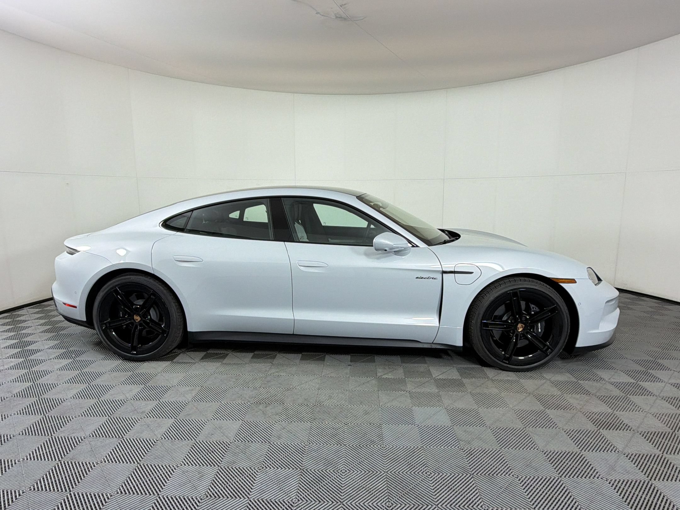 New 2026 Porsche Taycan AWD/4WD image 9
