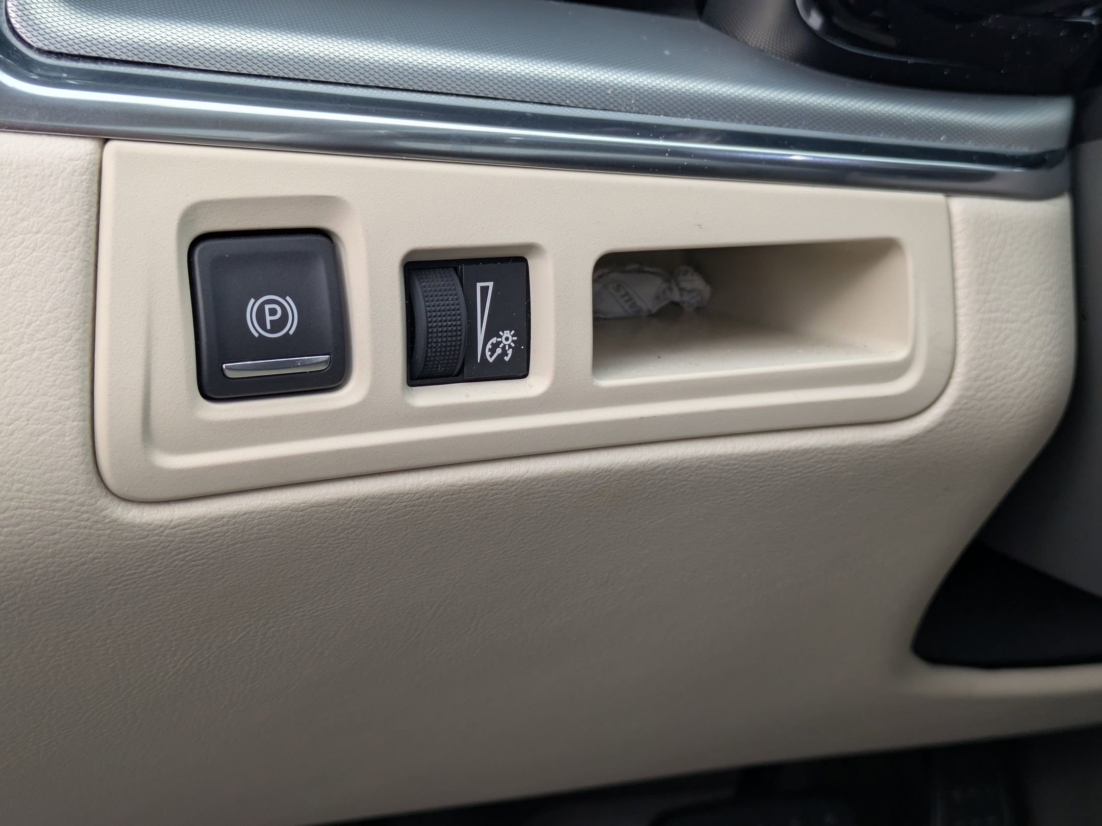 Used 2019 Cadillac XT5 Premium Luxury w/ Driver Assist Package image 16