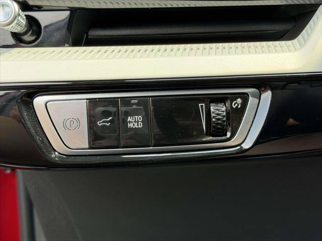 Used 2025 Cadillac Optiq Luxury 1 w/ LPO, Floor Liner Package AWD/4WD image 24