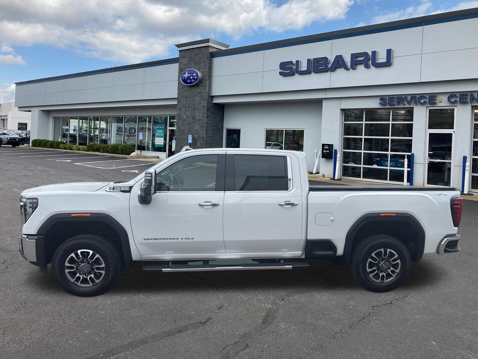 Used 2025 GMC Sierra 2500 SLT w/ SLT Premium Package image 3