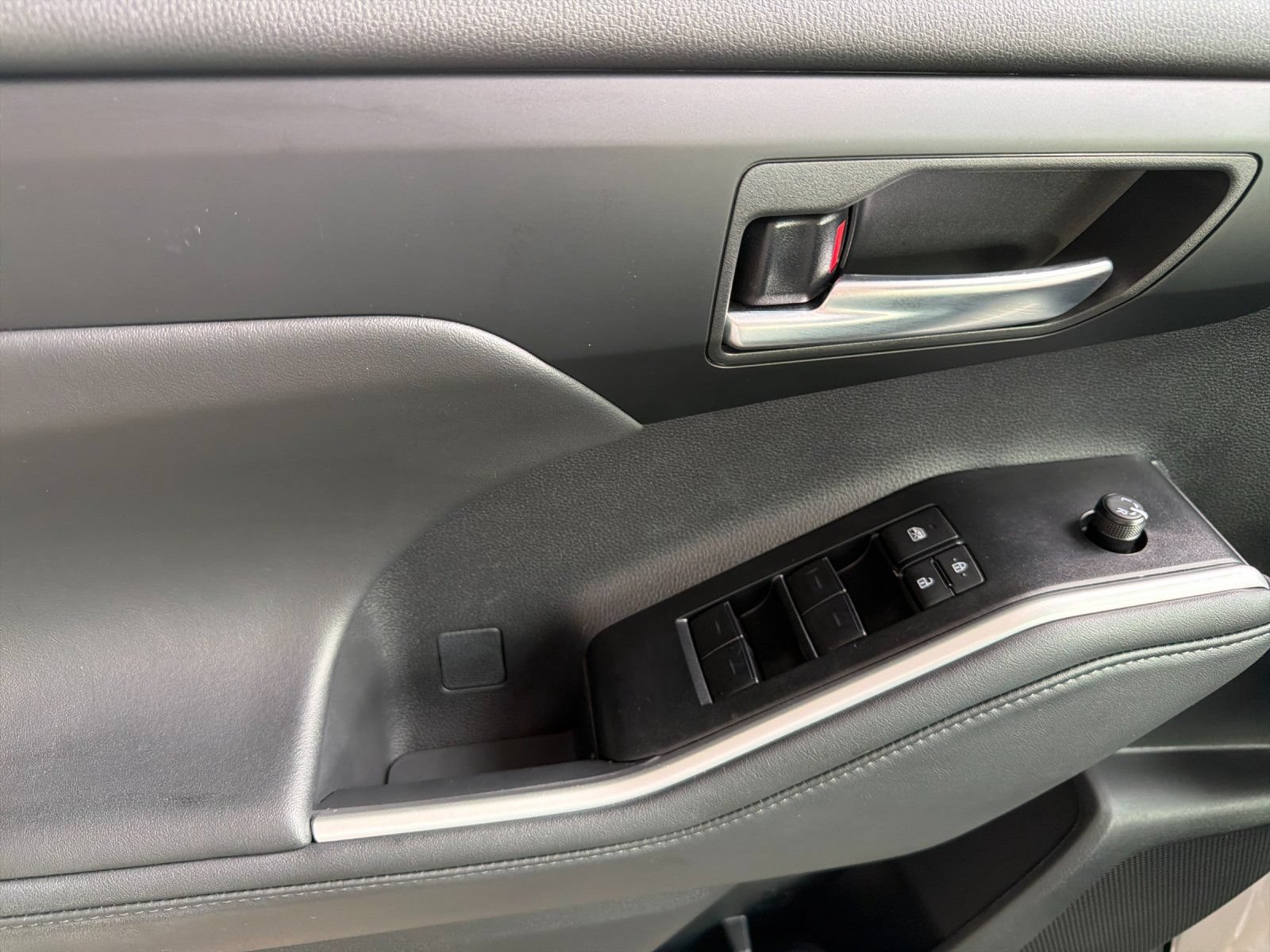 Used 2026 Toyota Highlander XLE AWD/4WD image 10