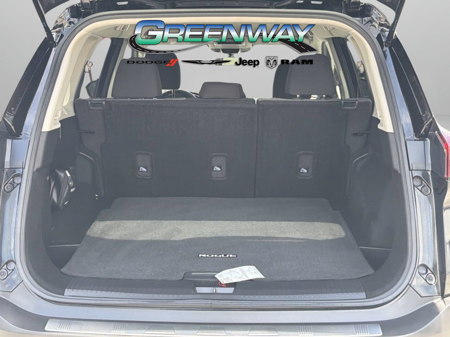 Used 2023 Nissan Rogue SV FWD image 8