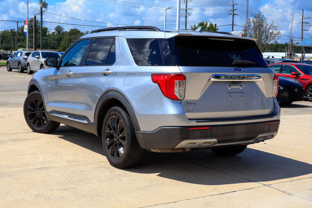 Used 2020 Ford Explorer XLT w/ Equipment Group 202A RWD image 2