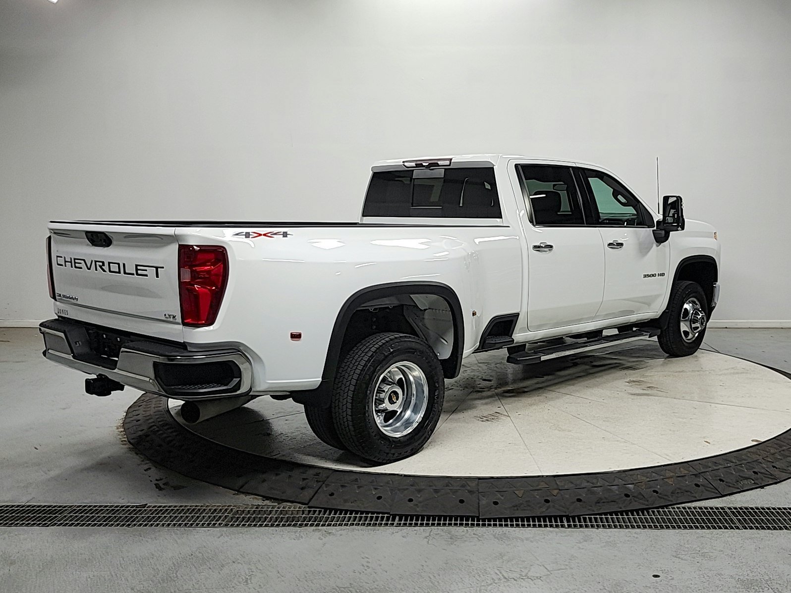 Used 2023 Chevrolet Silverado 3500 LTZ w/ LTZ Convenience Package AWD/4WD image 13