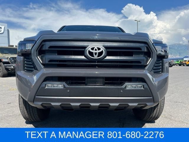 Used 2025 Toyota Tacoma SR5 AWD/4WD image 15