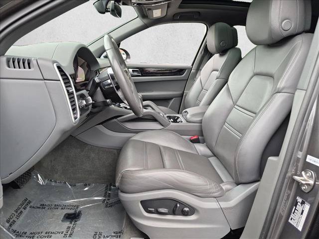 Used 2023 Porsche Cayenne AWD/4WD image 17
