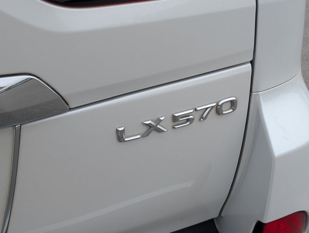 Used 2020 Lexus LX 570 4WD w/ Luxury Package image 30