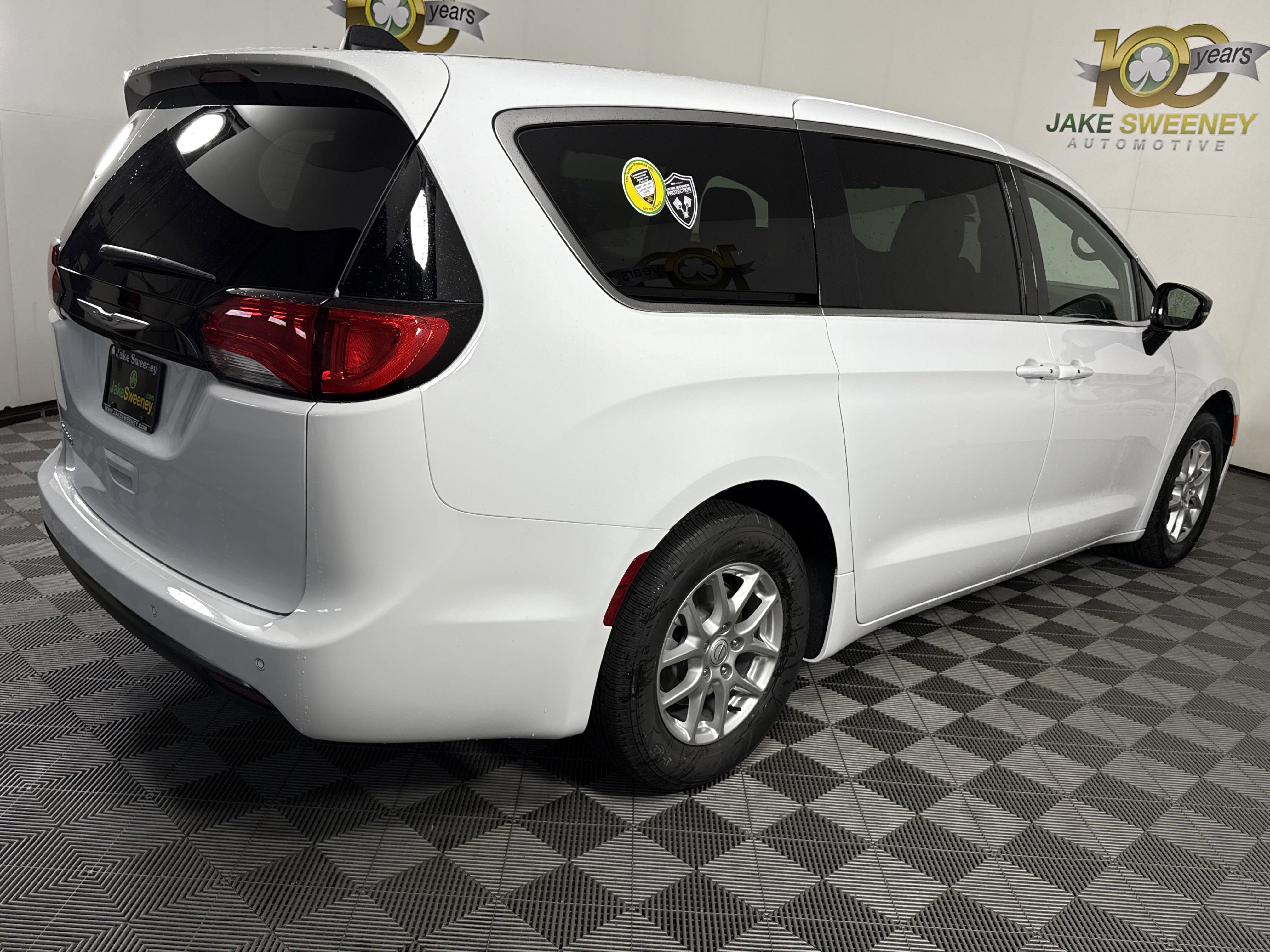 New 2026 Chrysler Voyager LX image 10