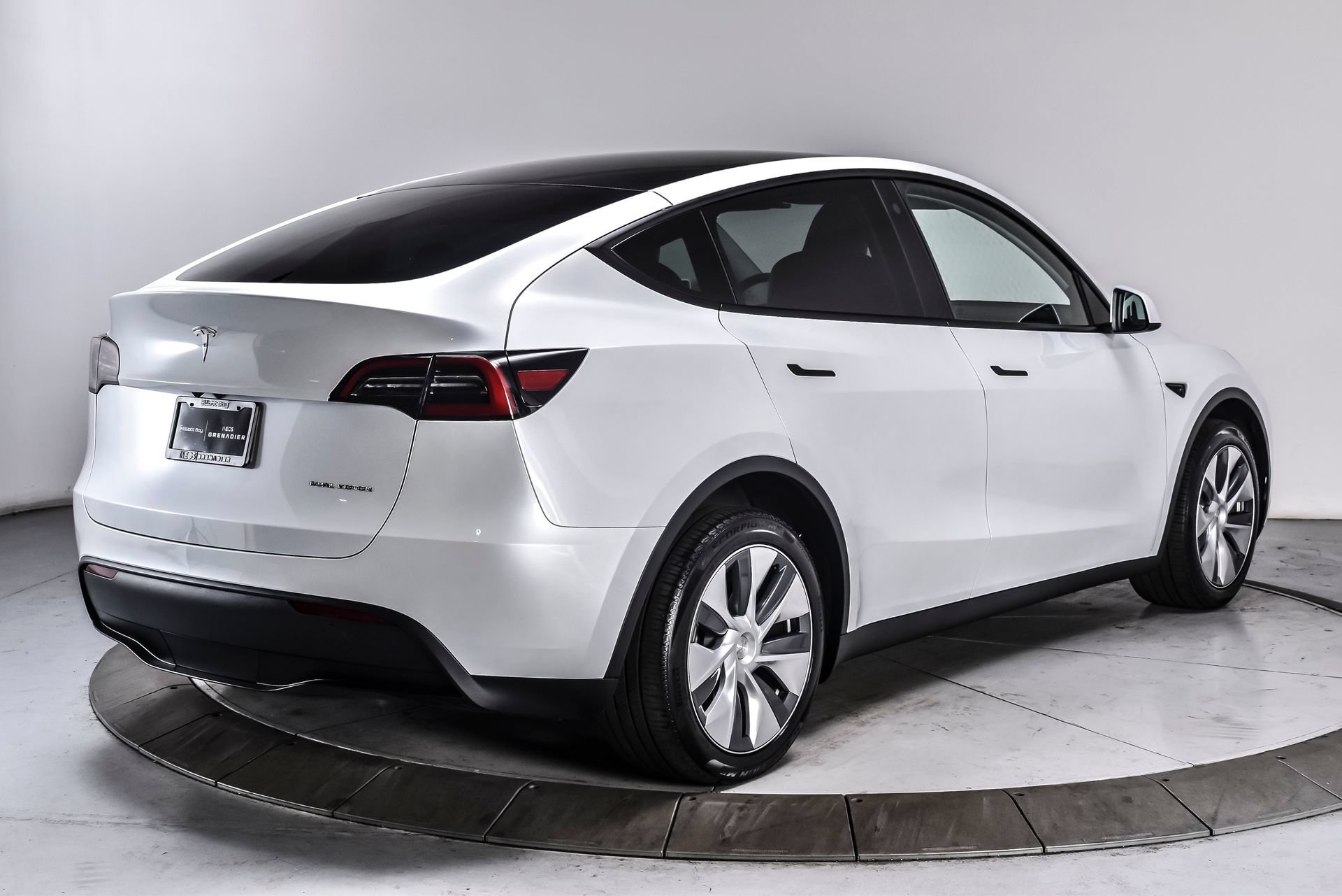 Used 2023 Tesla Model Y Long Range AWD/4WD image 6