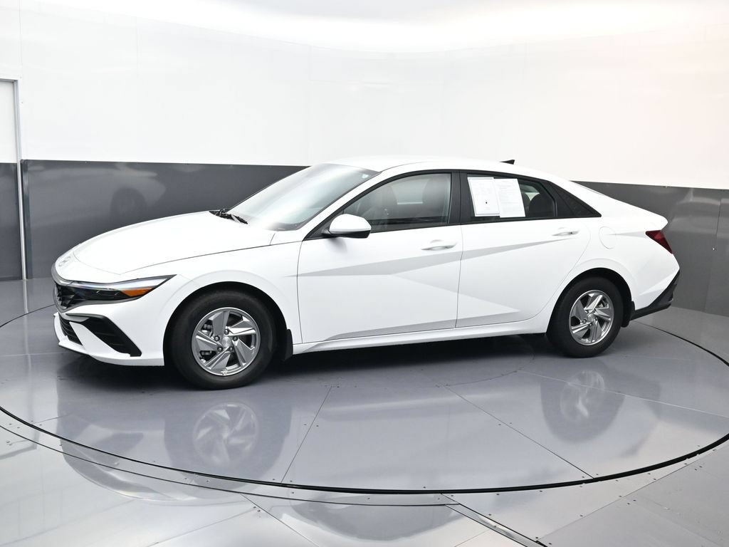 Certified 2026 Hyundai Elantra SE FWD image 7