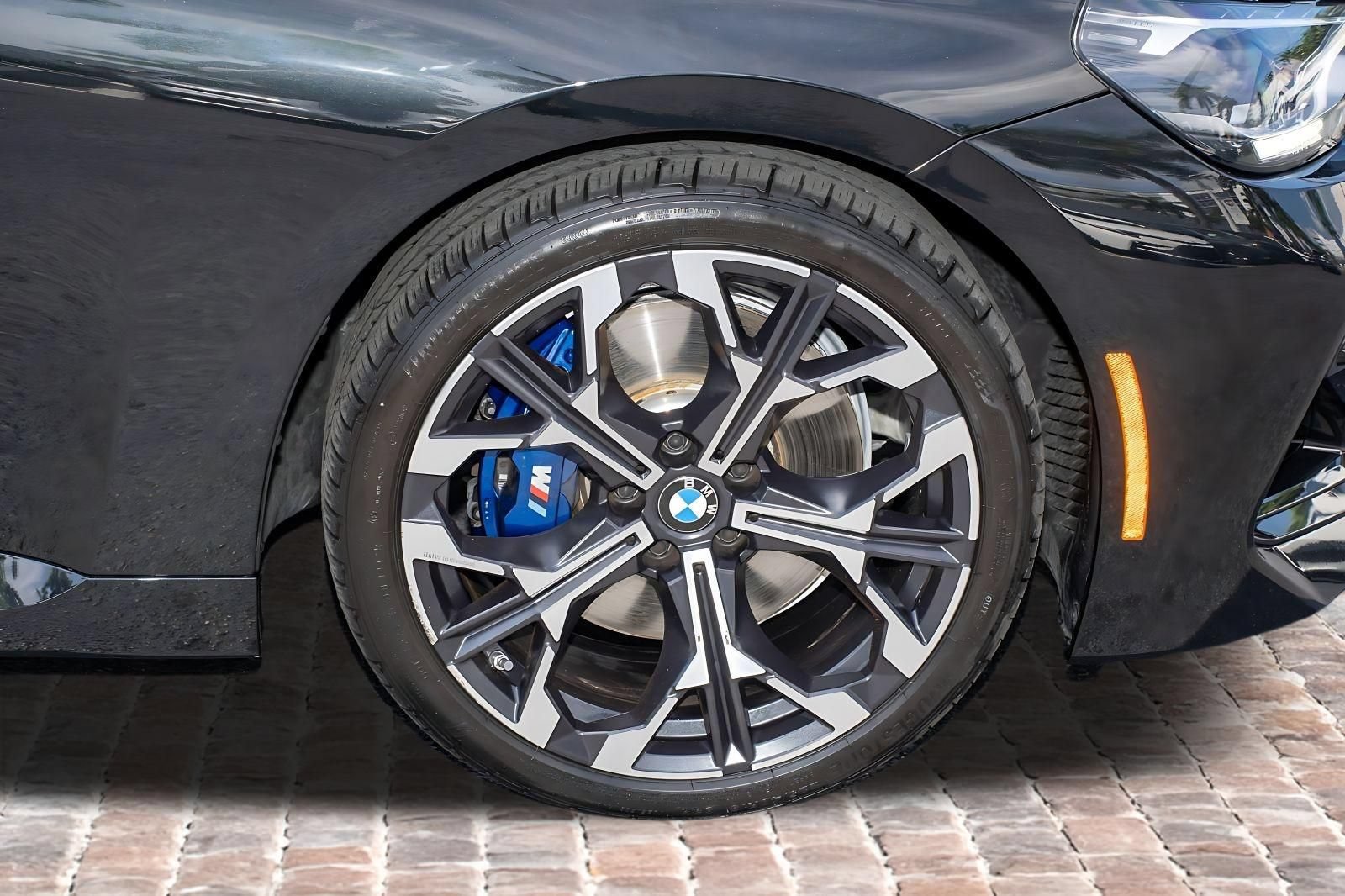Used 2025 BMW M240i xDrive Coupe AWD/4WD image 36